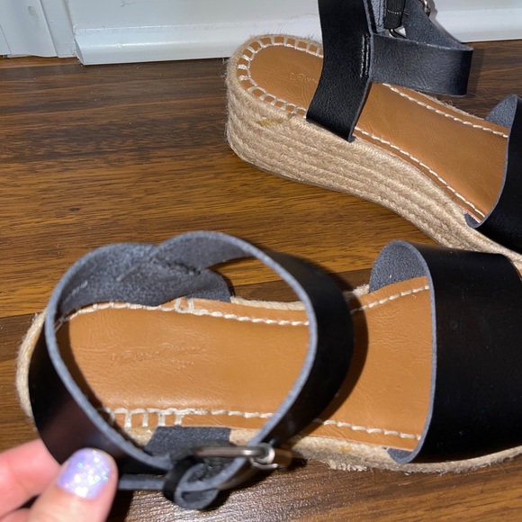 Platform Sandals - Picture 3 of 4